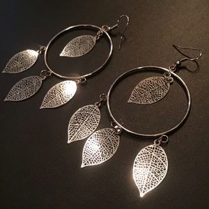 Beautiful Dangling Leaves Earrings
